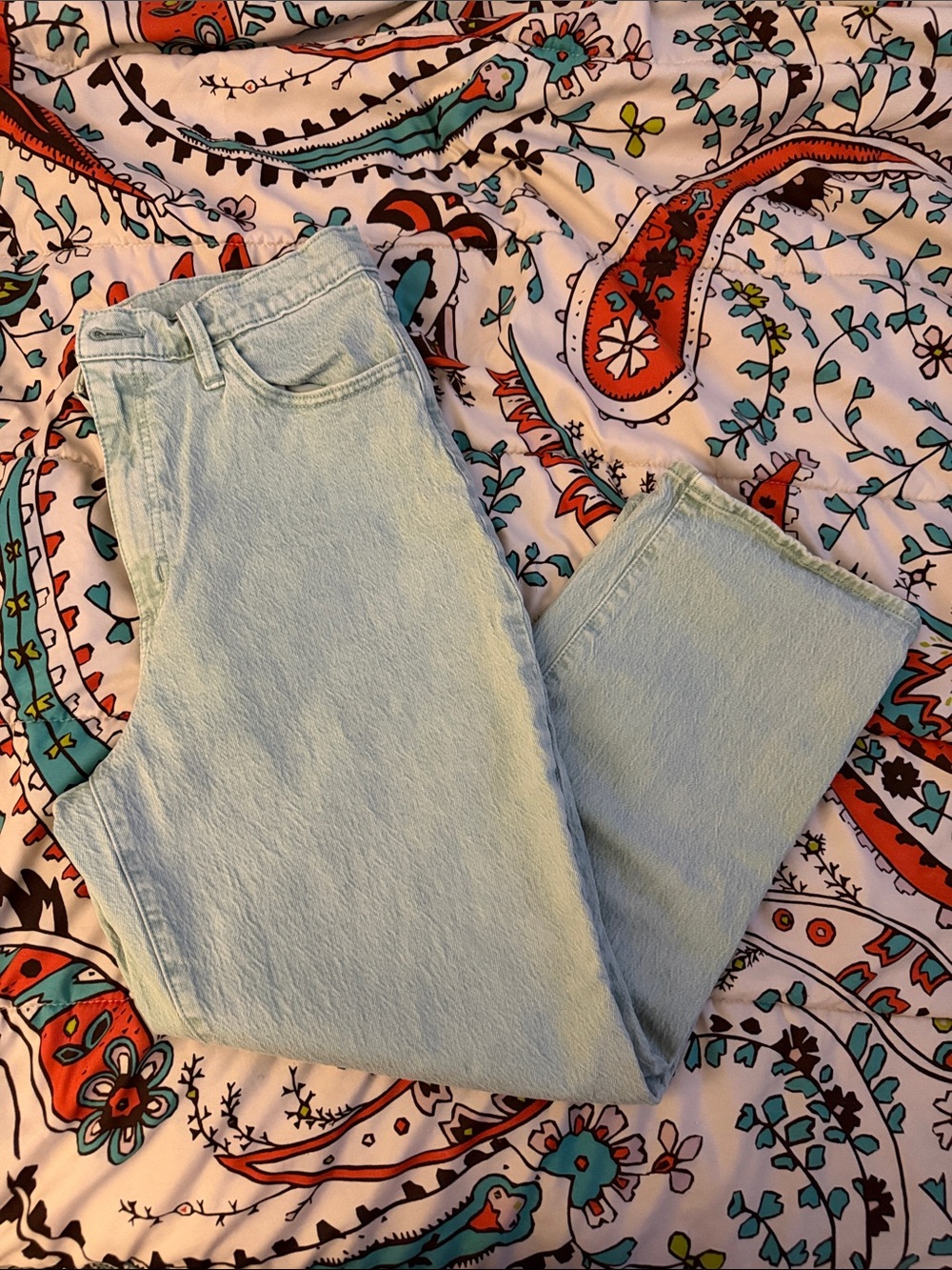 Universal Thread Light Wash Straight Leg Jeans